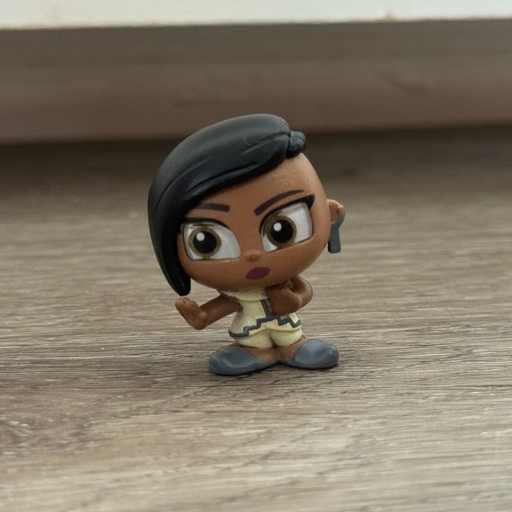 Disney Doorables Namaari Raya and the Last Dragon Series 12 Pixel Perfect Figure